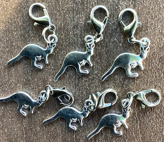 Kangaroo stitch markers