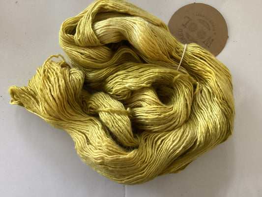 Daffy Merino and silk 4 ply 100 g