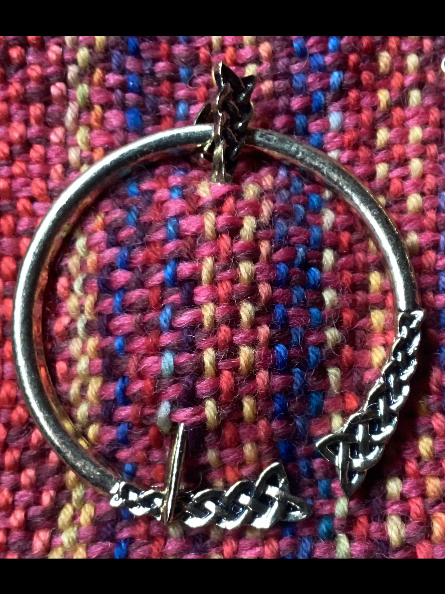 Silver plaited cloak pin
